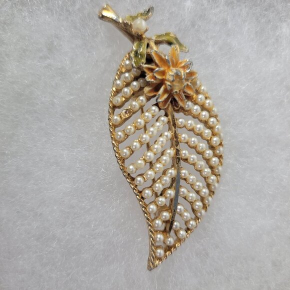 Vintage BSK Gold Leaf Brooch With Faux Pearls & Enamel Flower - Picture 1 of 7